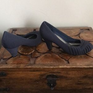 Abella blue dressy pumps